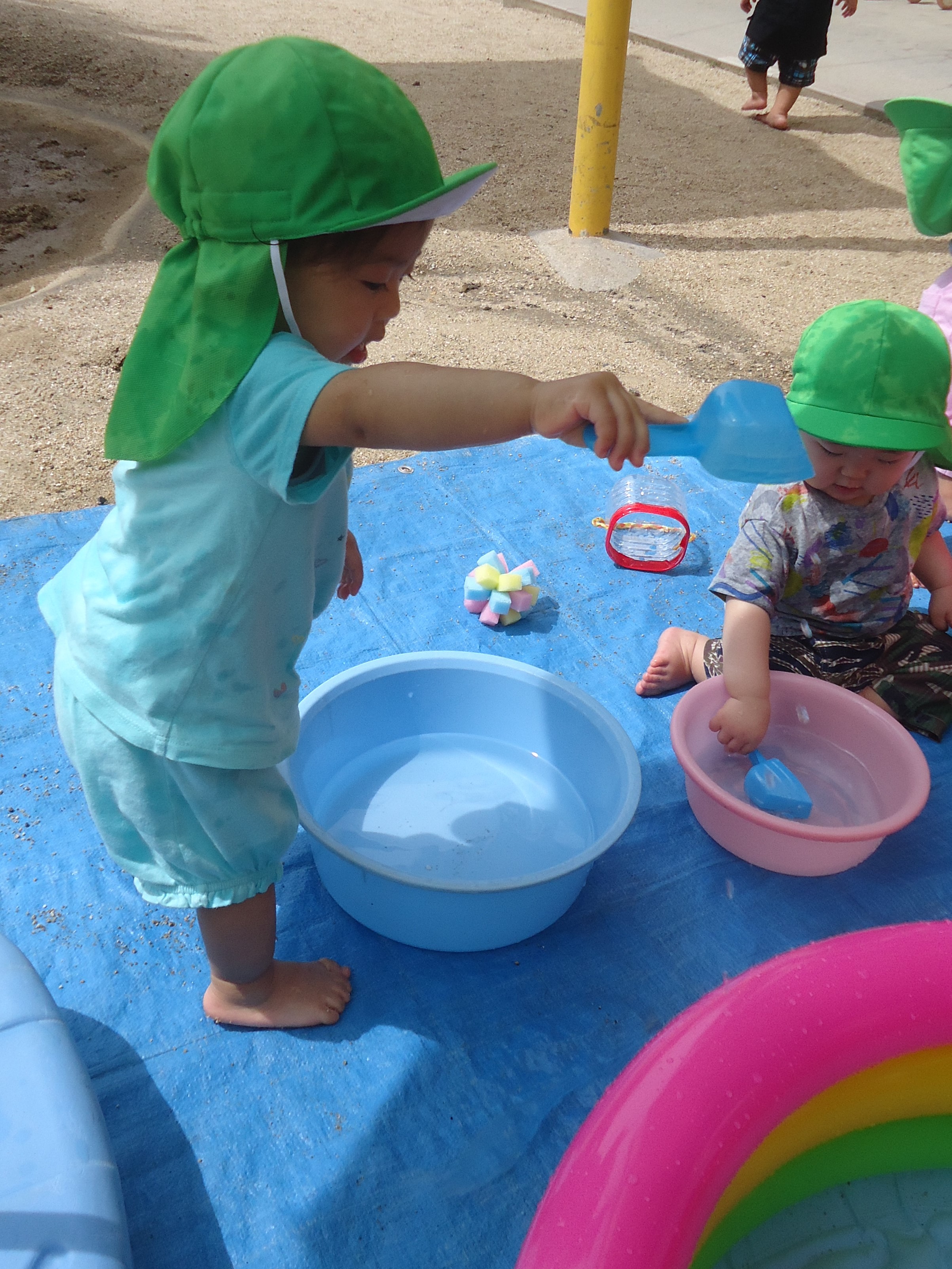 小さい子たちも水遊び 園のブログ 株式会社マミーズファミリー